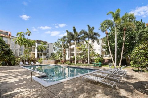 Condo in Pinecrest, Florida, 1 bedroom  № 1897199 - photo 27