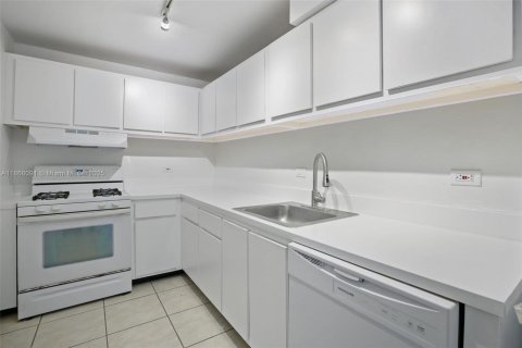 Condo in Pinecrest, Florida, 1 bedroom  № 1897199 - photo 10