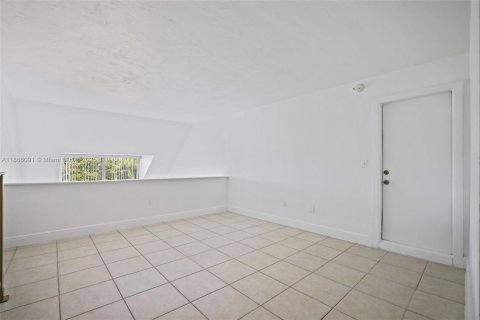 Condo in Pinecrest, Florida, 1 bedroom  № 1897199 - photo 14