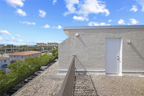 Condo in Pinecrest, Florida, 1 bedroom  № 1897199 - photo 19