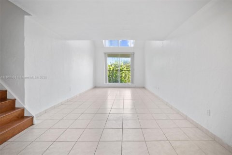 Condo in Pinecrest, Florida, 1 bedroom  № 1897199 - photo 1
