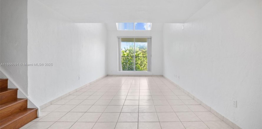 Condo in Pinecrest, Florida, 1 bedroom № 1897199