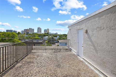 Condo in Pinecrest, Florida, 1 bedroom  № 1897199 - photo 17