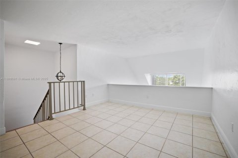 Condo in Pinecrest, Florida, 1 bedroom  № 1897199 - photo 13