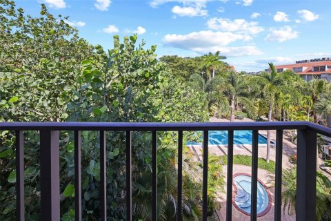 Condo in Pinecrest, Florida, 1 bedroom  № 1897199 - photo 7