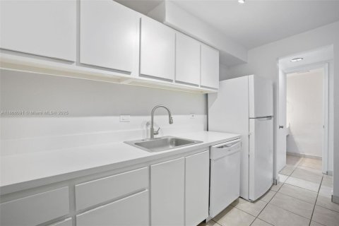 Condo in Pinecrest, Florida, 1 bedroom  № 1897199 - photo 11