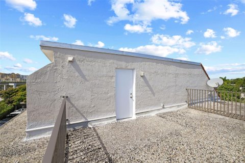 Condo in Pinecrest, Florida, 1 bedroom  № 1897199 - photo 18