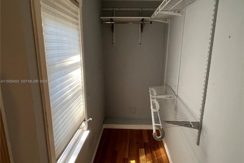 Casa en alquiler en Fort Lauderdale, Florida, 2 dormitorios, 82.87 m2 № 1993571 - foto 9