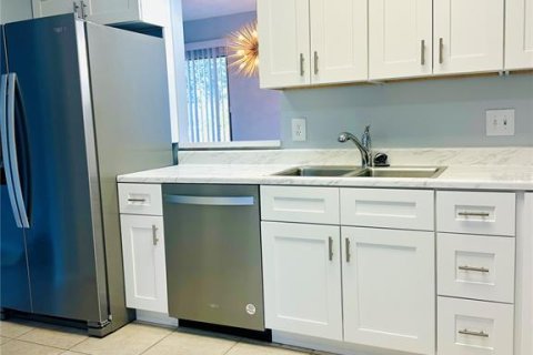 Condo in Sarasota, Florida, 2 bedrooms  № 2097283 - photo 5