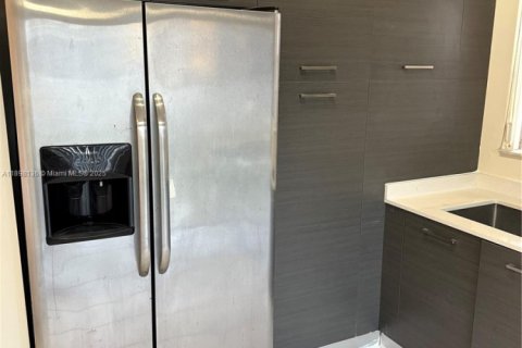 House in Miami, Florida 2 bedrooms, 96.53 sq.m. № 1949873 - photo 5