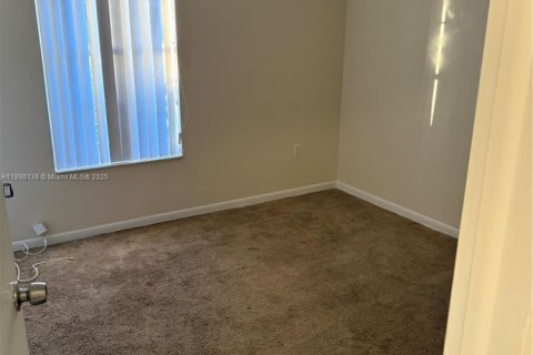 House in Miami, Florida 2 bedrooms, 96.53 sq.m. № 1949873 - photo 7