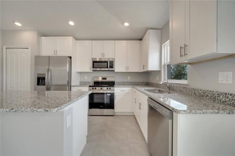Casa en venta en Kissimmee, Florida, 4 dormitorios, 151.8 m2 № 1721833 - foto 12