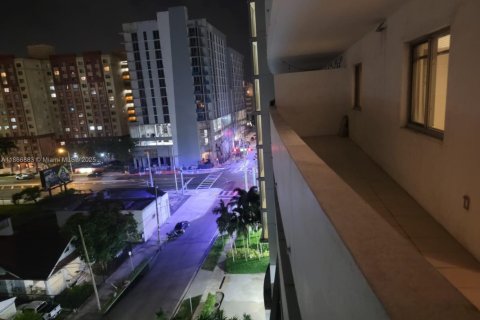 Copropriété à vendre à Miami, Floride: 2 chambres, 88.26 m2 № 1895392 - photo 3