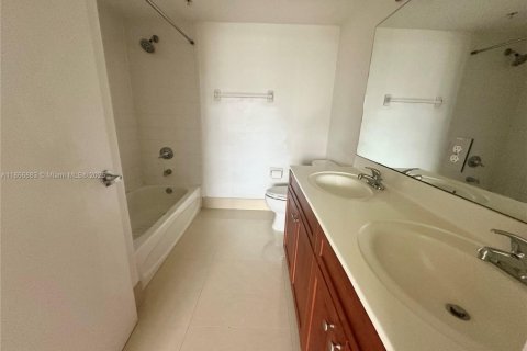 Copropriété à vendre à Miami, Floride: 2 chambres, 88.26 m2 № 1895392 - photo 15