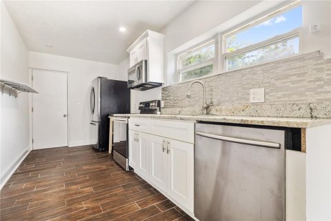Casa en alquiler en Tampa, Florida, 4 dormitorios, 170.01 m2 № 1910372 - foto 22