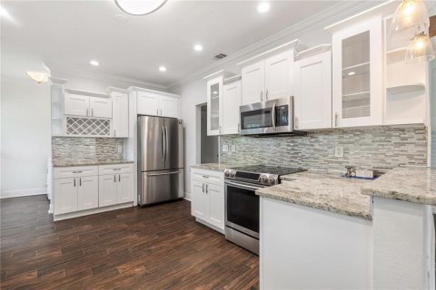 Casa en alquiler en Tampa, Florida, 4 dormitorios, 170.01 m2 № 1910372 - foto 6