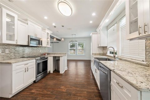 Casa en alquiler en Tampa, Florida, 4 dormitorios, 170.01 m2 № 1910372 - foto 5
