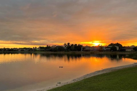 Casa en venta en West Palm Beach, Florida, 5 dormitorios, 263.01 m2 № 2265776 - foto 12