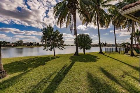 Casa en venta en West Palm Beach, Florida, 5 dormitorios, 263.01 m2 № 2265776 - foto 9