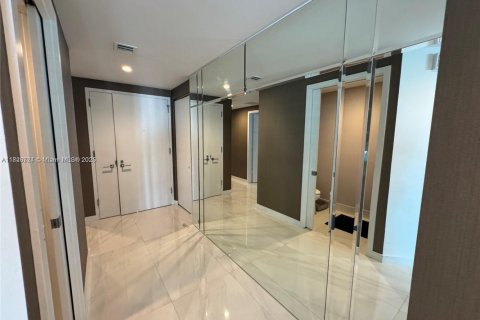Condo in Miami, Florida, 3 bedrooms  № 1802491 - photo 17