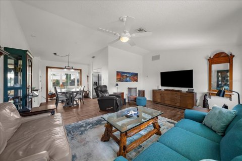 House in Venice, Florida 2 bedrooms, 103.77 sq.m. № 2391565 - photo 4