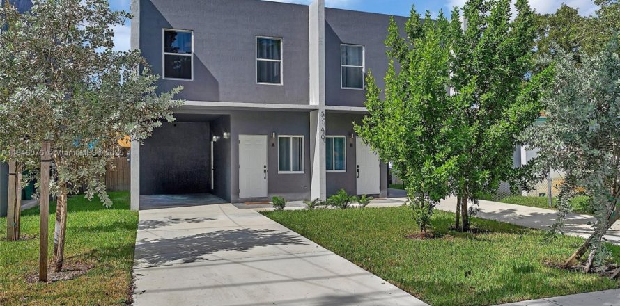 Immobilier commercial à Miami, Floride 250.84 m2 № 2022224