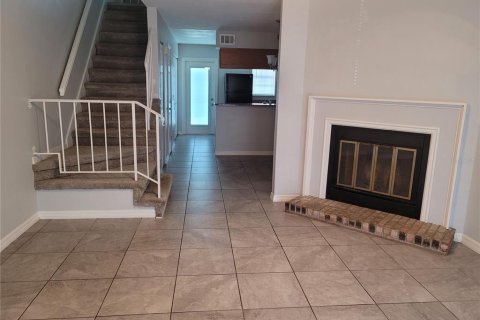 Adosado en alquiler en Temple Terrace, Florida, 2 dormitorios, 111.48 m2 № 2273331 - foto 3