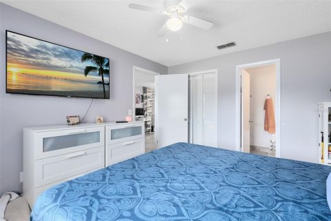 House in Orlando, Florida 3 bedrooms, 121.14 sq.m. № 1679014 - photo 12