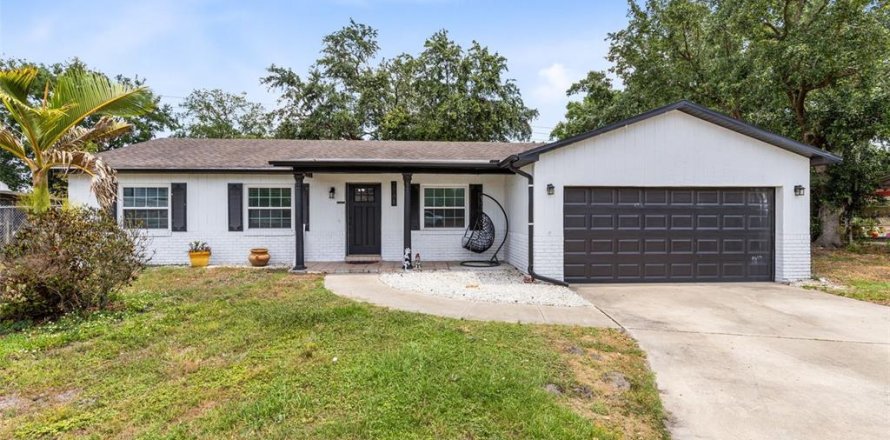 House in Orlando, Florida 3 bedrooms, 121.14 sq.m. № 1679014