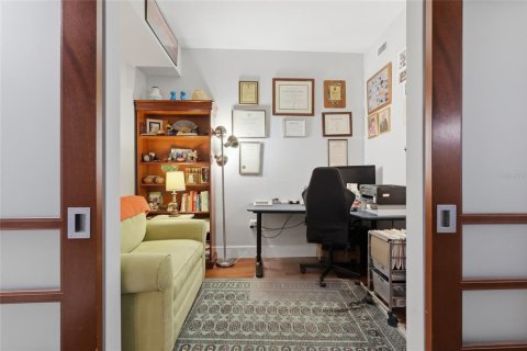 Condo in Tampa, Florida, 2 bedrooms  № 2319066 - photo 23
