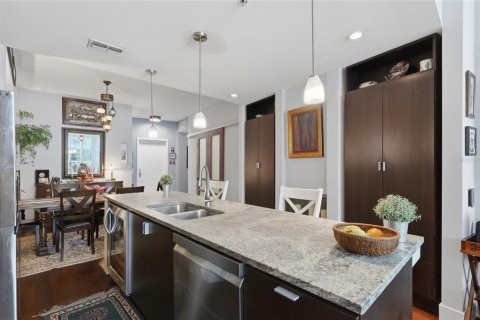 Condo in Tampa, Florida, 2 bedrooms  № 2319066 - photo 7