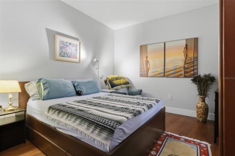 Condo in Tampa, Florida, 2 bedrooms  № 2319066 - photo 19