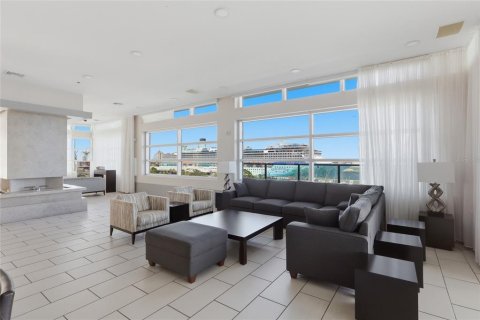Condo in Tampa, Florida, 2 bedrooms  № 2319066 - photo 29