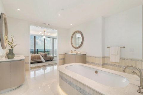 Condo in West Palm Beach, Florida, 4 bedrooms  № 2081567 - photo 12