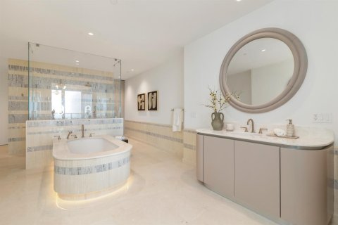 Condo in West Palm Beach, Florida, 4 bedrooms  № 2081567 - photo 11