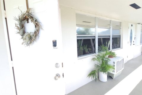 Condo in West Palm Beach, Florida, 1 bedroom  № 2169721 - photo 2