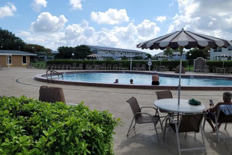 Condo in West Palm Beach, Florida, 1 bedroom  № 2169721 - photo 29