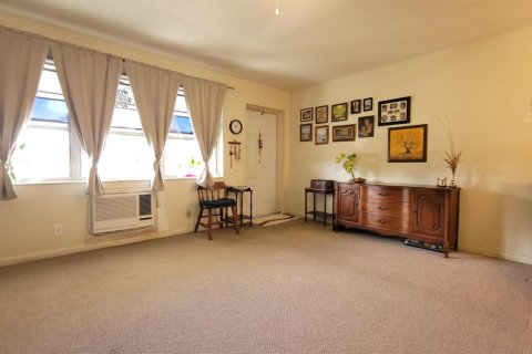 Condo in West Palm Beach, Florida, 1 bedroom  № 2169721 - photo 5