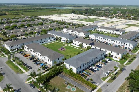 Townhouse in Florida City, Florida 3 bedrooms, 136.19 sq.m. № 1978510 - photo 22