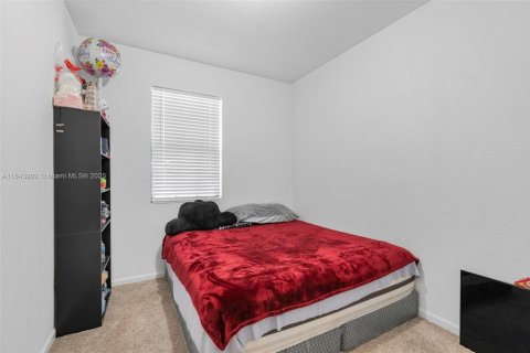 Townhouse in Florida City, Florida 3 bedrooms, 136.19 sq.m. № 1978510 - photo 17