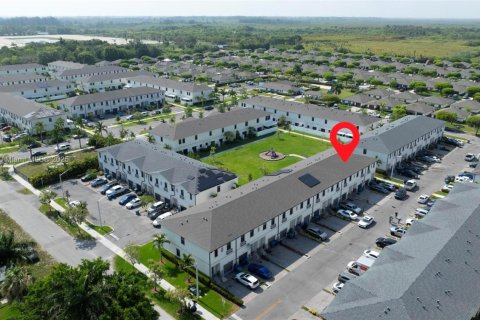 Townhouse in Florida City, Florida 3 bedrooms, 136.19 sq.m. № 1978510 - photo 23