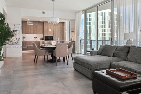 Condominio en alquiler en Sunny Isles Beach, Florida, 2 dormitorios, 155.33 m2 № 2029488 - foto 8