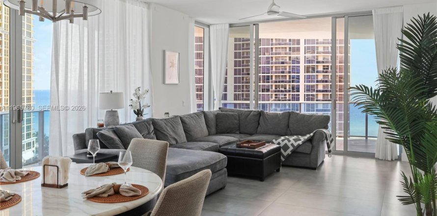 Condominio en Sunny Isles Beach, Florida, 2 dormitorios № 2029488