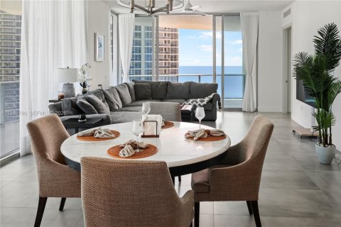 Condominio en alquiler en Sunny Isles Beach, Florida, 2 dormitorios, 155.33 m2 № 2029488 - foto 10