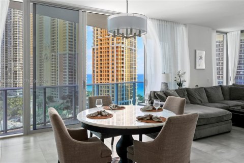 Condominio en alquiler en Sunny Isles Beach, Florida, 2 dormitorios, 155.33 m2 № 2029488 - foto 2