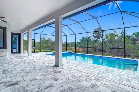 House in Englewood, Florida 3 bedrooms, 199.74 sq.m. № 1917530 - photo 11