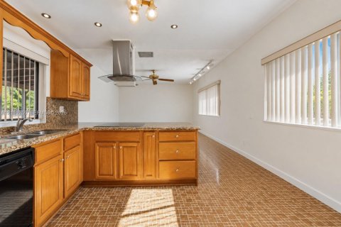 Villa ou maison à vendre à Cutler Bay, Floride: 3 chambres, 174.19 m2 № 2431421 - photo 10