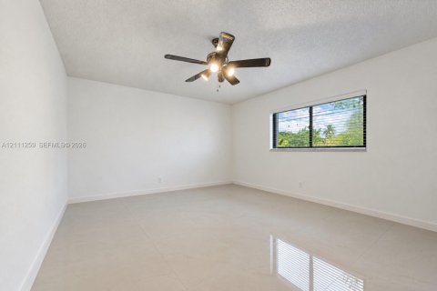 Villa ou maison à vendre à Cutler Bay, Floride: 3 chambres, 174.19 m2 № 2431421 - photo 19