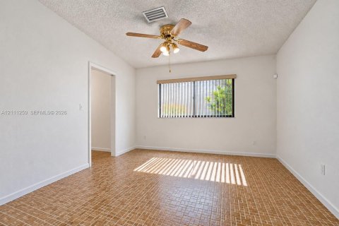 Villa ou maison à vendre à Cutler Bay, Floride: 3 chambres, 174.19 m2 № 2431421 - photo 7