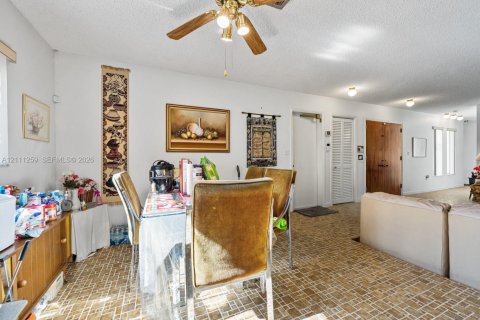 Villa ou maison à vendre à Cutler Bay, Floride: 3 chambres, 174.19 m2 № 2431421 - photo 30